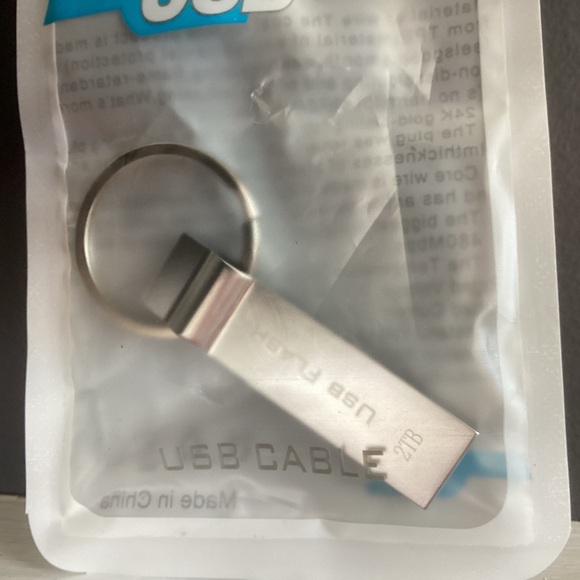 2TB USB 2.0 Flash Drive High Speed USB Drive Memory Stick - Picture 4 of 5